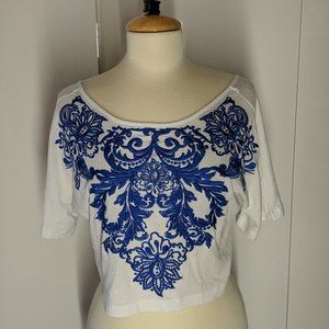 MNG by Mango White Crop Top with Blue Embroidery US Size Small EUR Med
